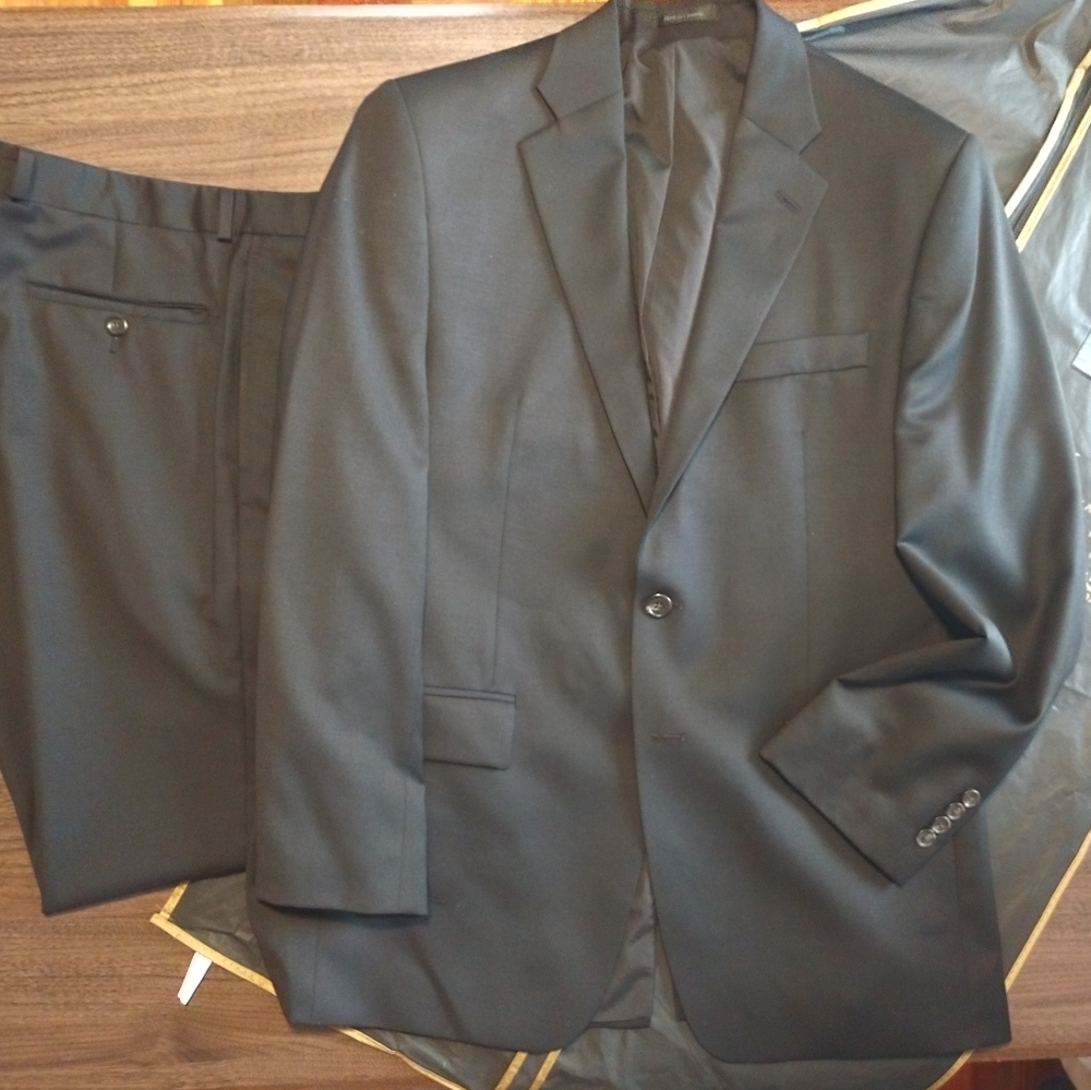 Men's Lauren Ralph Lauren suit with belt!